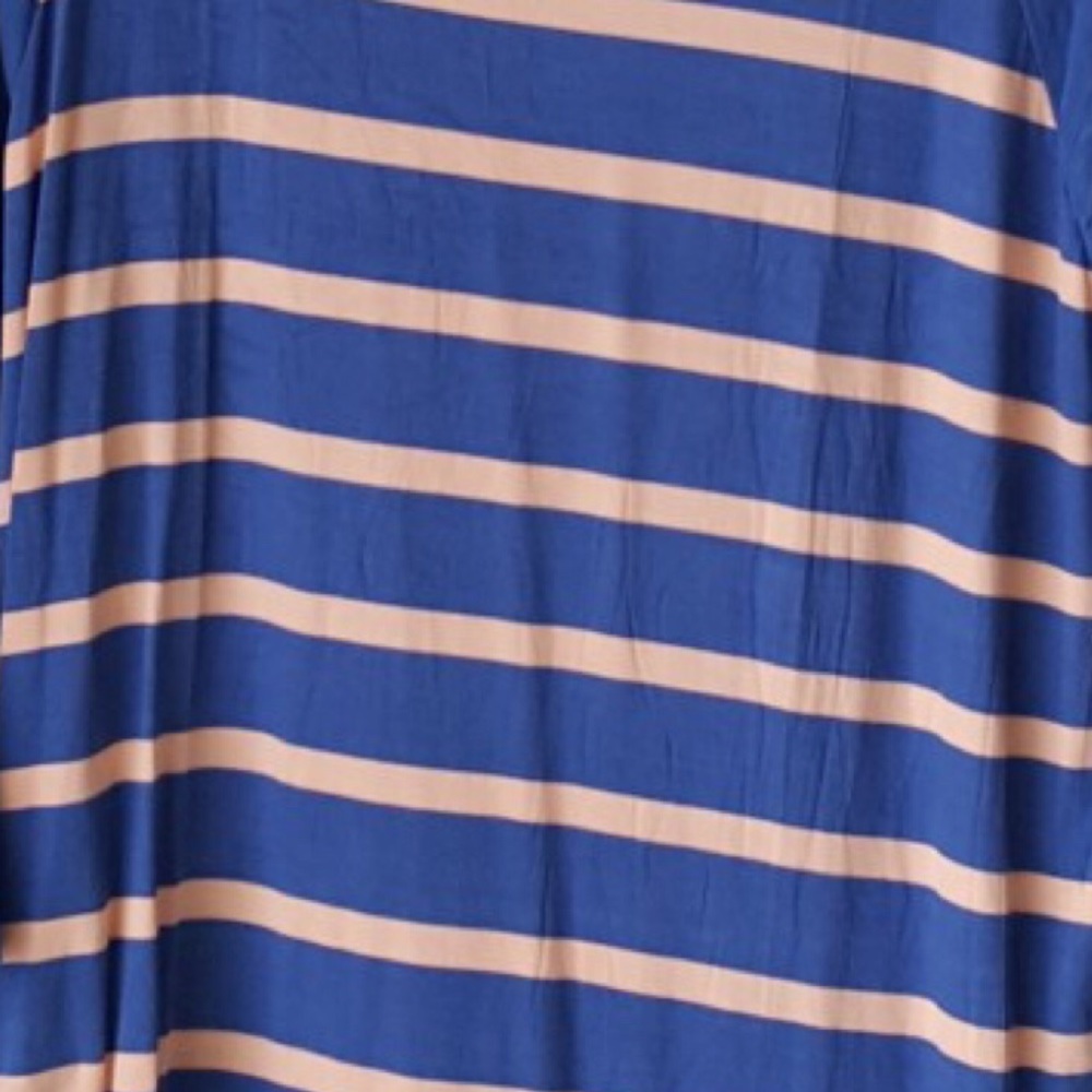 BNWT Lularoe Randy Tee - Picture 2 of 4